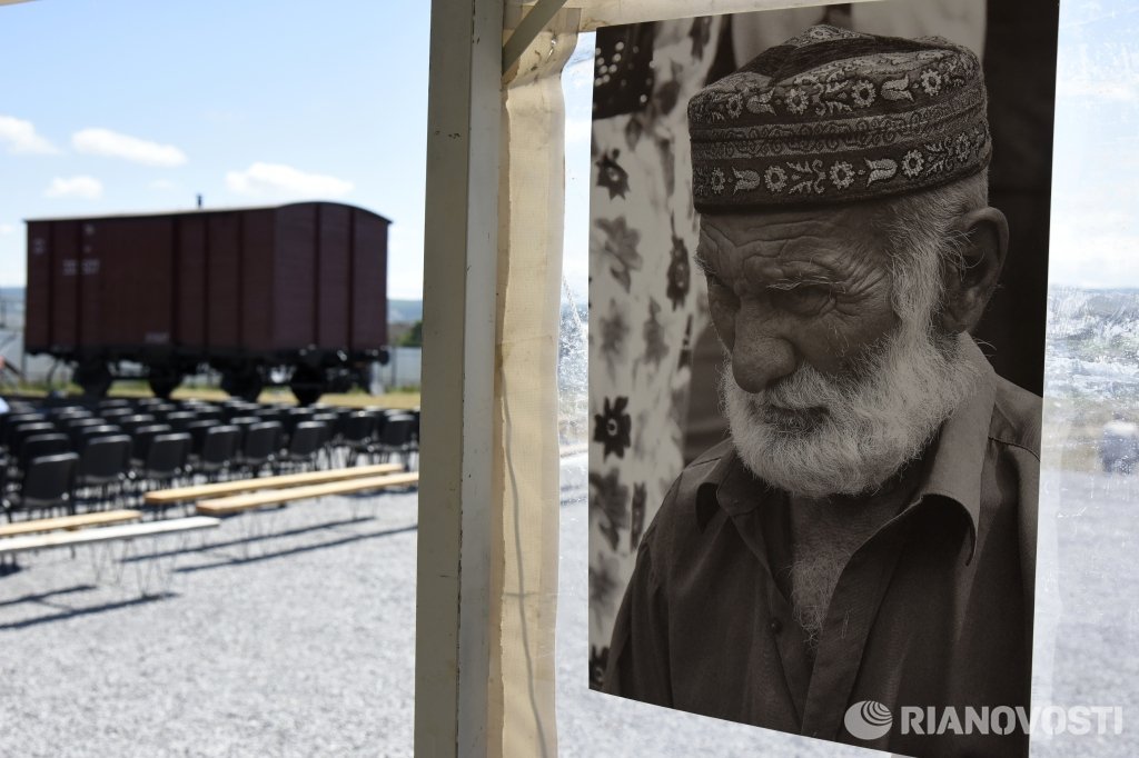 Депортация народов крыма 1944. Депортированных крымских татар. Депортация крымских татар в 1944. 18 мая депортация крымских татар. Депортированных крымских татар.