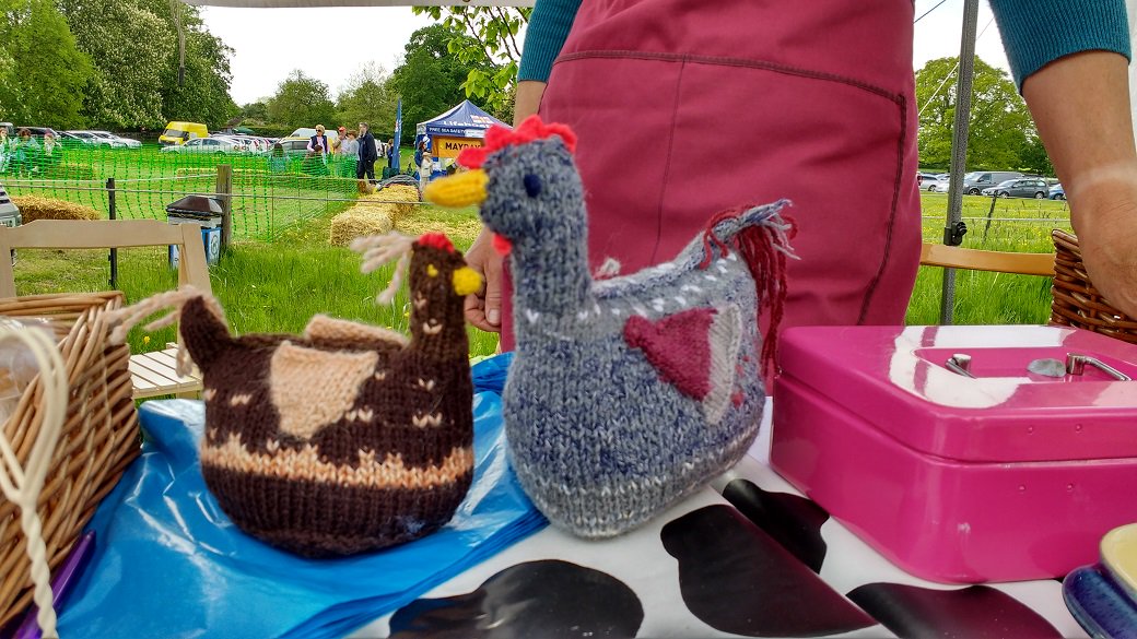 GemstoneWalk's tweet photo. Aren't these great? They're knitted and sold at Manor Farm in Hoggeston to raise funds for @fnhospice https://t.co/mKKYxyymFw