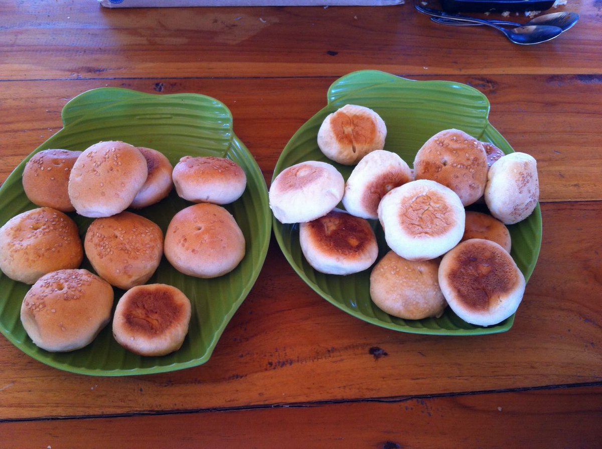 Nyemil Kompiang dulu..sblum ke pulau si KOMO
#ExploreTheDiversity #AsitaNTT 
Jajanan khas Kab.Manggarai NTT <a href="/Abedfs/">Abed Frans</a>