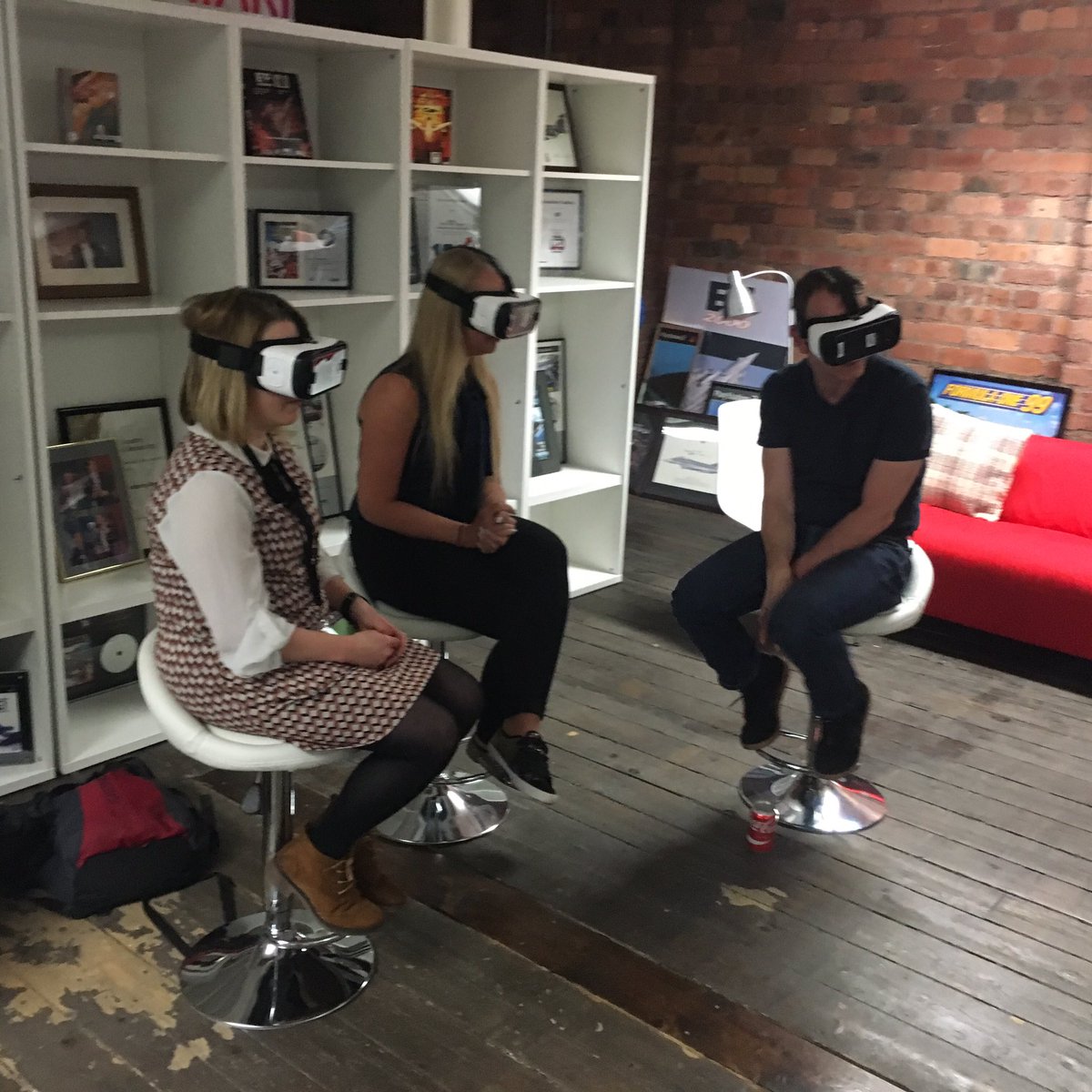 vTimeNet's tweet image. The vTime crew are introducing members of the #BinaryFest16 Gathering to #VirtualReality #VR