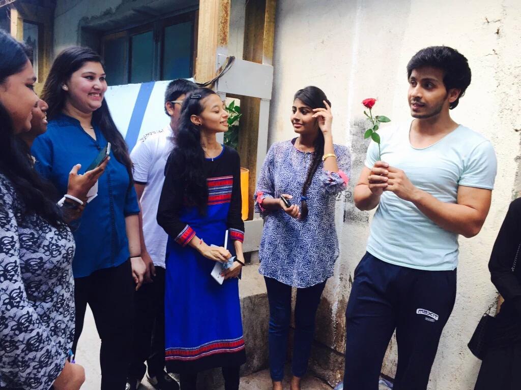ParamSinghFC's tweet photo. More pictures @8paramsingh  by @worddream1251 from the sets😍 https://t.co/C0xy44dCIj