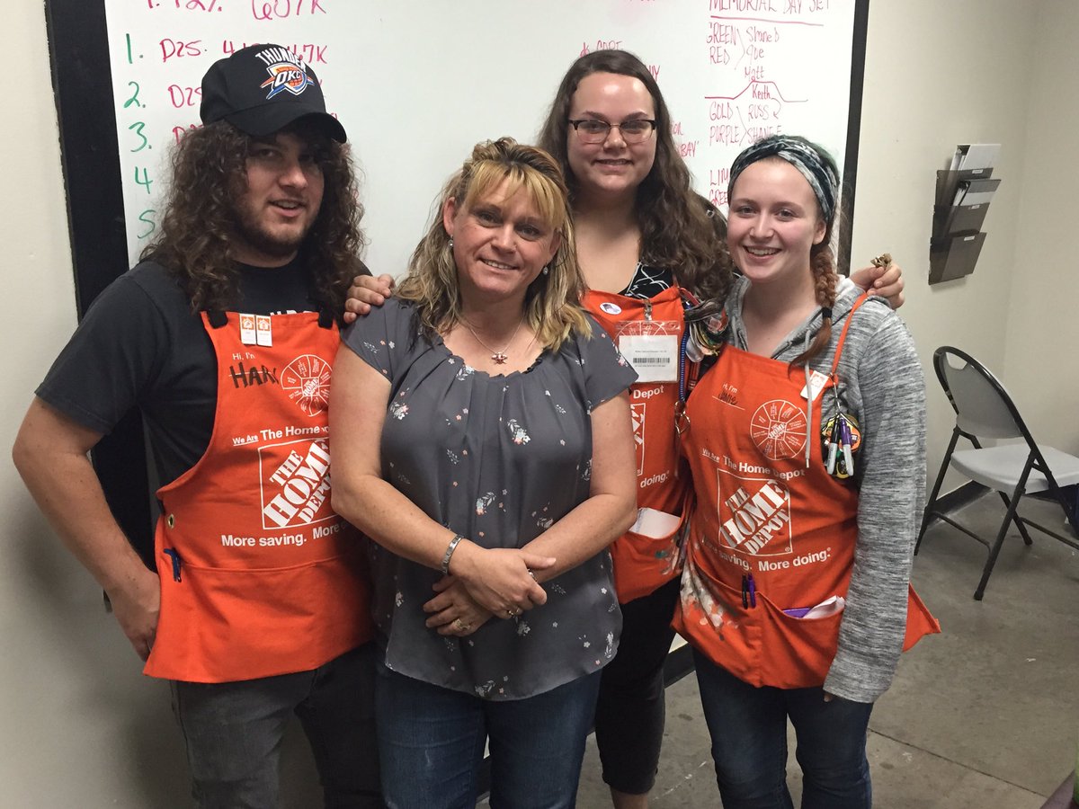 Q2 LDP, great group of next generation leaders! #swbest  <a href="/ConstantinoJoey/">Joey Constantino</a> @jacklacy70 @BullsTamara