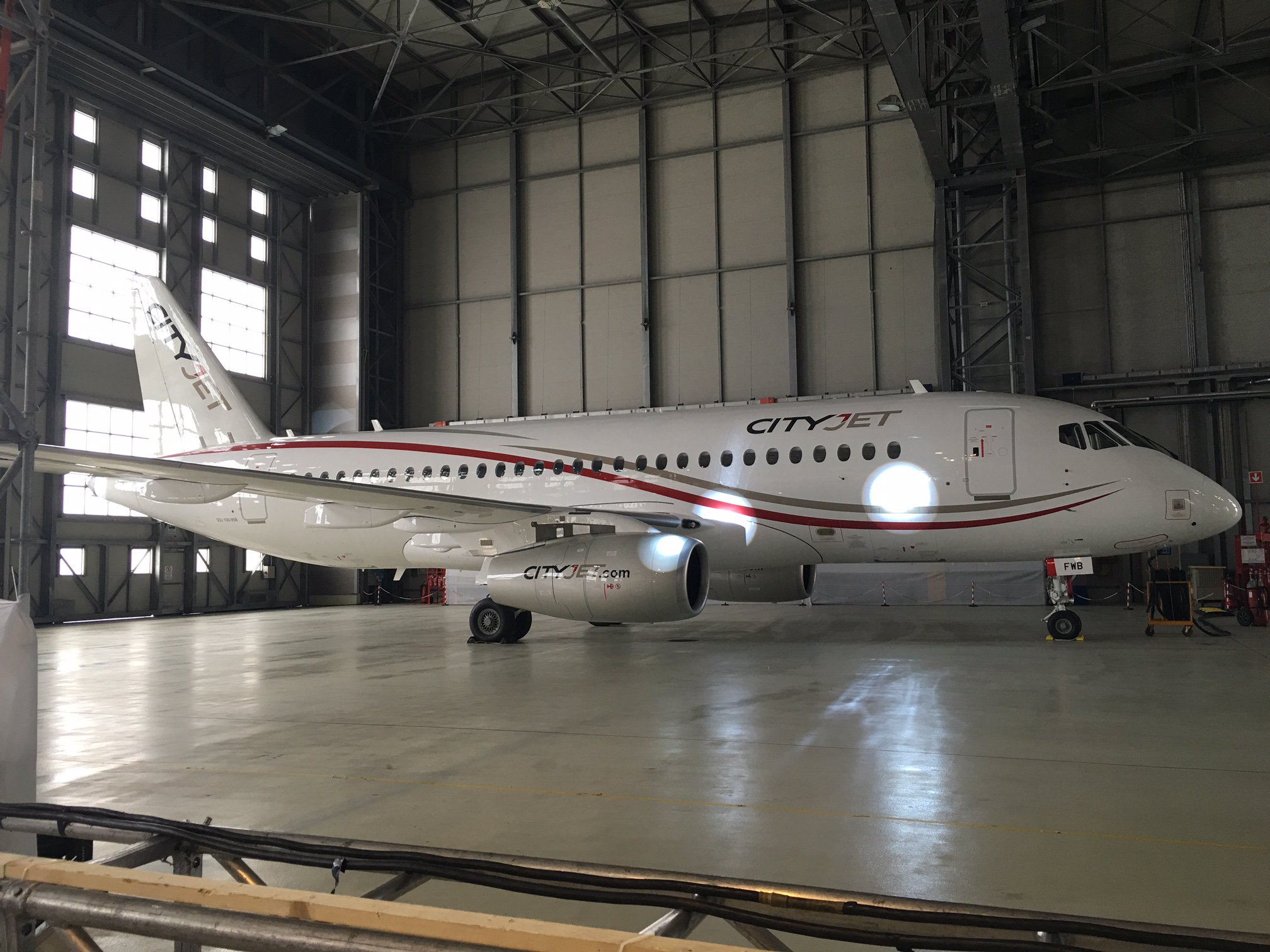 Штрихи к передаче ирландской авиакомпании CityJet первого самолета Sukhoi Superjet 100