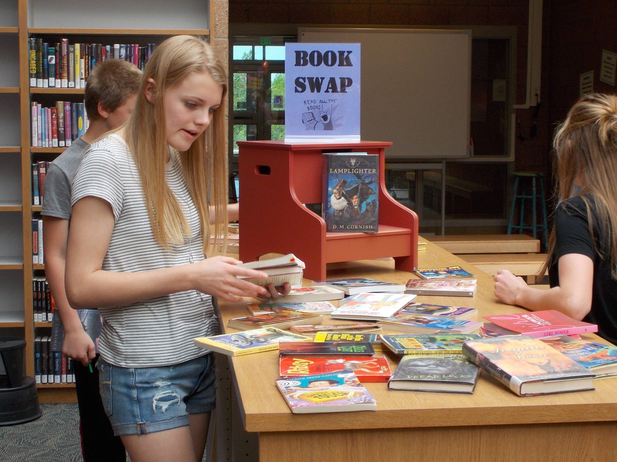 HMSDiscoveryDen's tweet photo. Book Swapping with 7th Graders - over 1,600 books swapped so far! #learnbps @huskies @HMSteamodyssey @HMS_QUEST https://t.co/tWsPflUewF