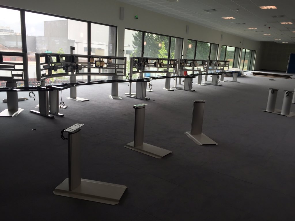 fxpicard's tweet image. En cours, Installation du mobilier des agents de circulation de la futur #CCR PARM #SNCFReseau à St Denis