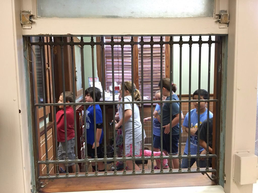 WCMessenger's tweet image. Downtown tour for Young Elementary students