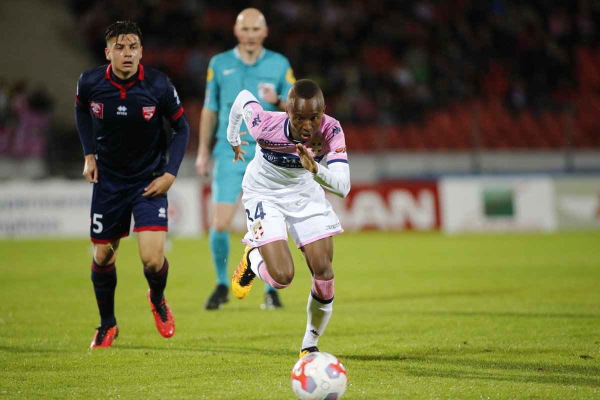 ETGFCcom's tweet photo. Stéphane #Diarra "a promis d'avoir son Bac". Entretien avec le jeune néo-pro >> https://t.co/pDpvfVOV7u #ETGFC https://t.co/244toMx9Um