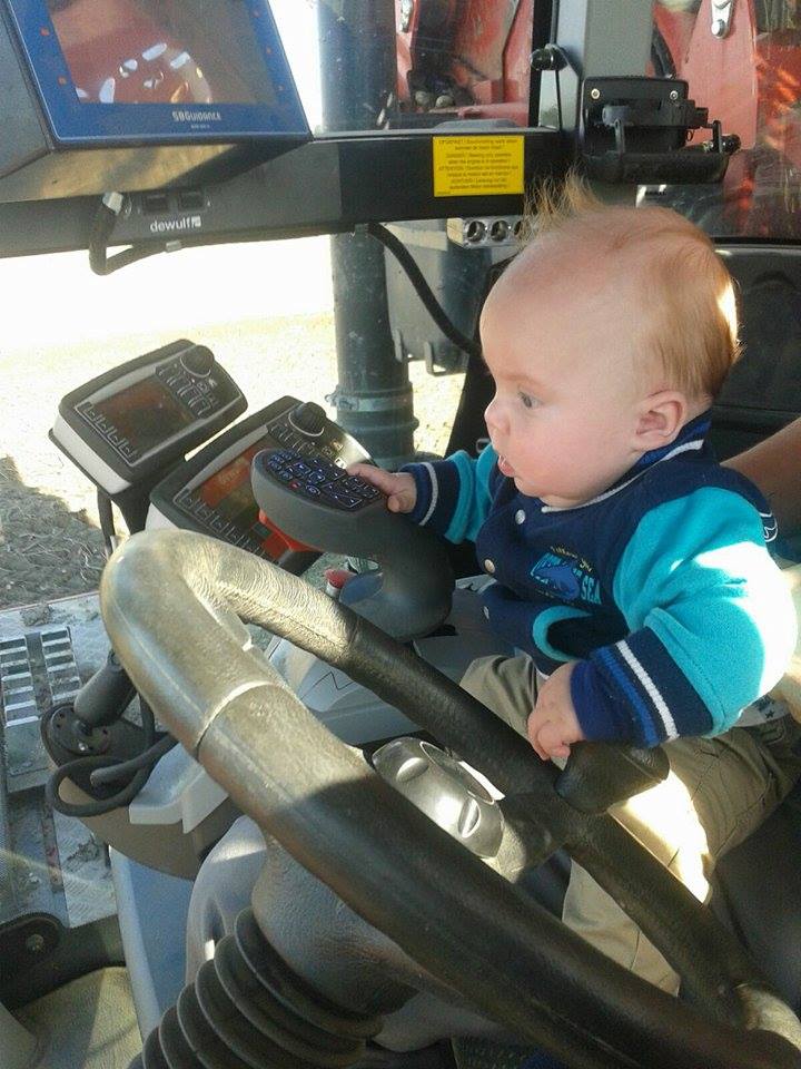 dewulf_group's tweet image. Ease of use is an important design principle behind every #Dewulf #harvester we build. In short, it's child's play!