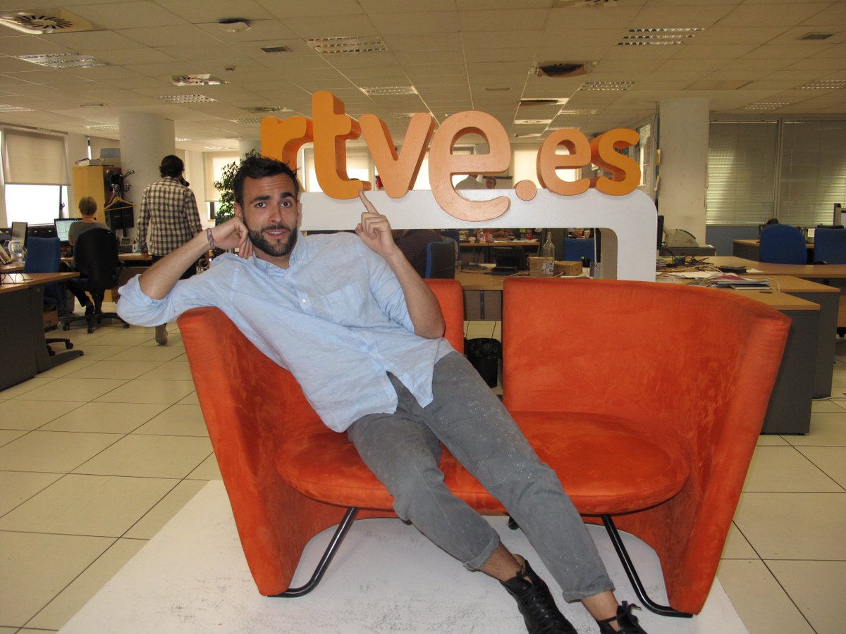 playz's tweet photo. .@mengonimarco ya está respondiendo a vuestras preguntas. Aún puedes enviar la tuya https://t.co/Ky7vhGgMn1 https://t.co/mCkSZ6piij