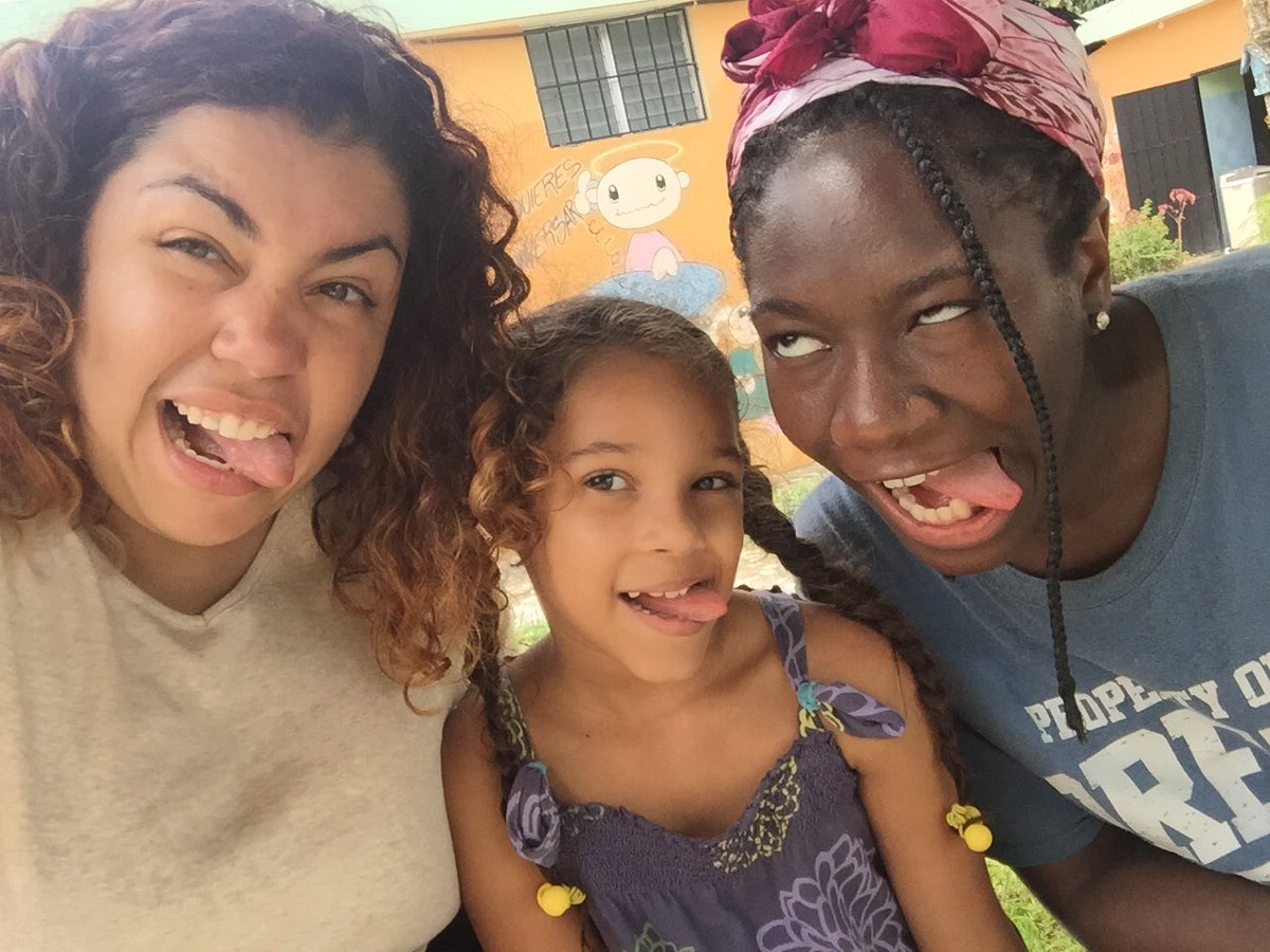 DrewHonduras's tweet photo. Taking pics with this little cutie Dariani! ❤️🤗 #DHP #selfiesfordays #sillyfaces https://t.co/VlHT3ZtrG3