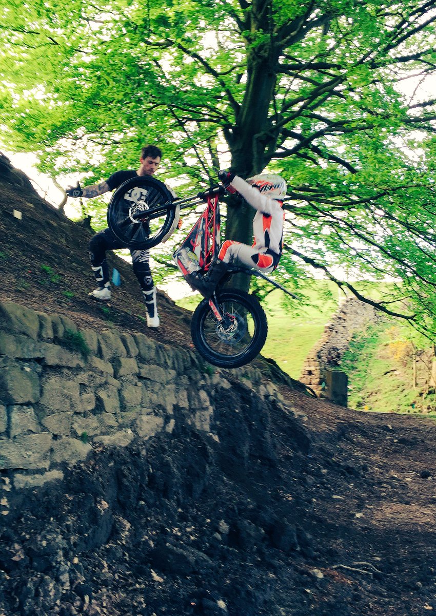 Mylestrials's tweet photo. Getting put through my paces tonight with this boy @jackchalloner #feetup @OSETbikes @AppyBikes #OnTheEdge https://t.co/P5uixeam8W