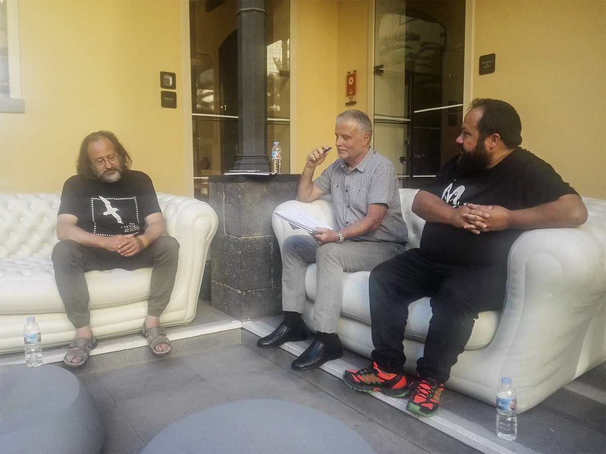 javieraguilarm's tweet photo. Una tarde inolvidable para mí. Un gran placer conocer a @DOMINGUEZLM y poder escucharle y aprender una vez más de él https://t.co/iqO3PwVbHd