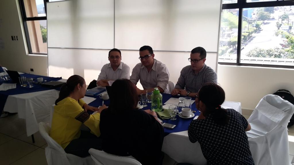 CarlosAHurtadoE's tweet photo. Equipos de @ASESUISA @BancoAgricolaSV trabajando en equipo
@AgilesSura 
#specwriter #somosagiles https://t.co/Z0NGnLHD5G