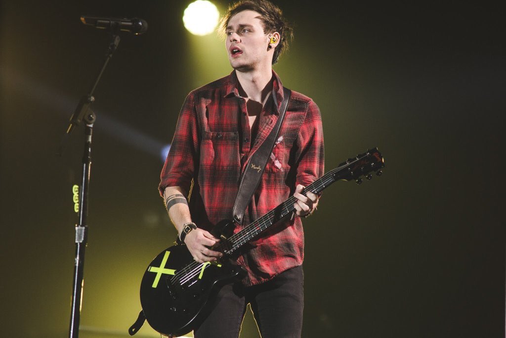 thingsaboutmuke's tweet image. on stage