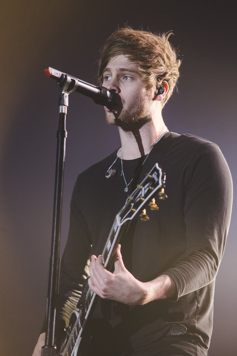 thingsaboutmuke's tweet image. on stage