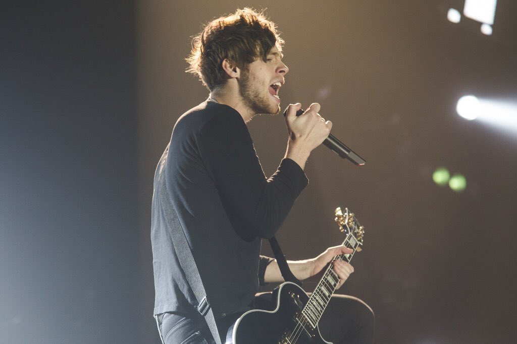 thingsaboutmuke's tweet image. on stage