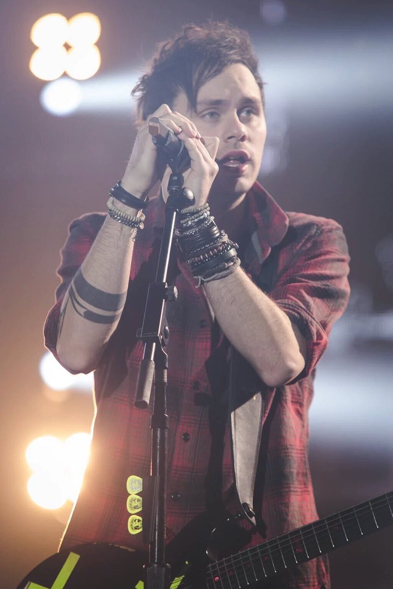 thingsaboutmuke's tweet image. on stage