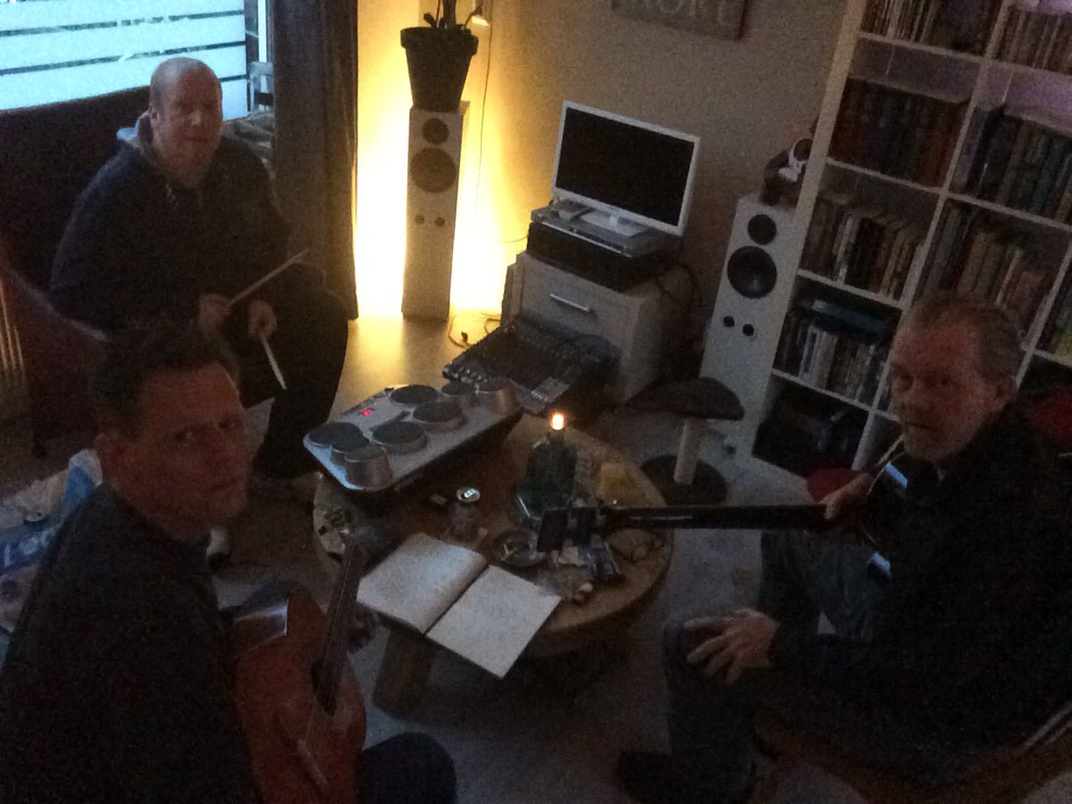 Usedband's tweet image. Druk bezig met nieuwe liedjes!
Heb nog even geduld....