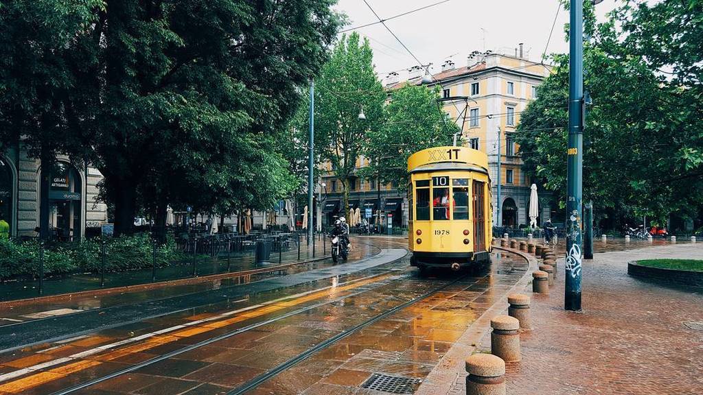 Milanodavedere's tweet photo. #cdmofficial #whatitalyis #rsa_streetview #createexploretakeover #mymilano #milanocity #milanodavedere #igersmilano… https://t.co/mCwrwSOVGa