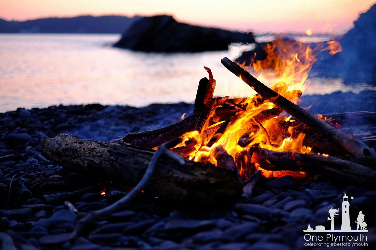 oneplymouth's tweet photo. Sunset #RumBay #Plymouth https://t.co/Xzlo9WQLhi
