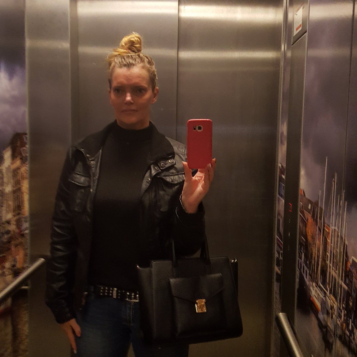 jolaandre's tweet photo. Bijna bij fisio https://t.co/Bfcmktj92X