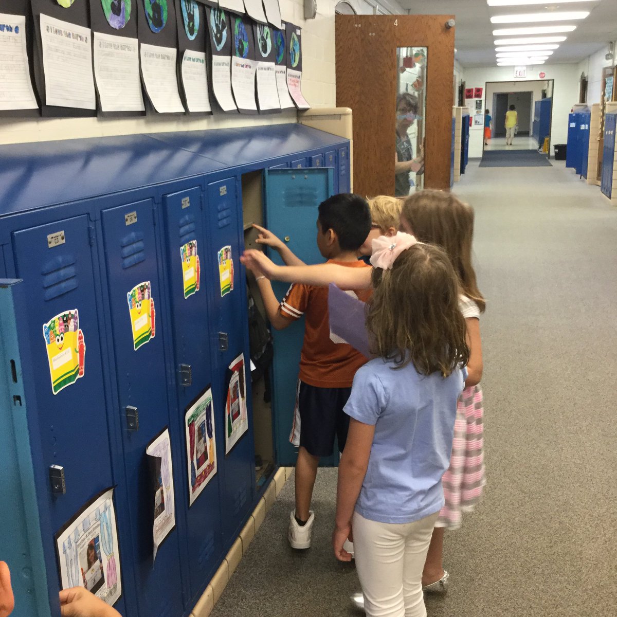 MrsZhp's tweet photo. Our annual K visit to 1st grade! The kids enjoyed showing the kindergarteners around! (part 2) #dg58learns https://t.co/yROvR3MxRQ