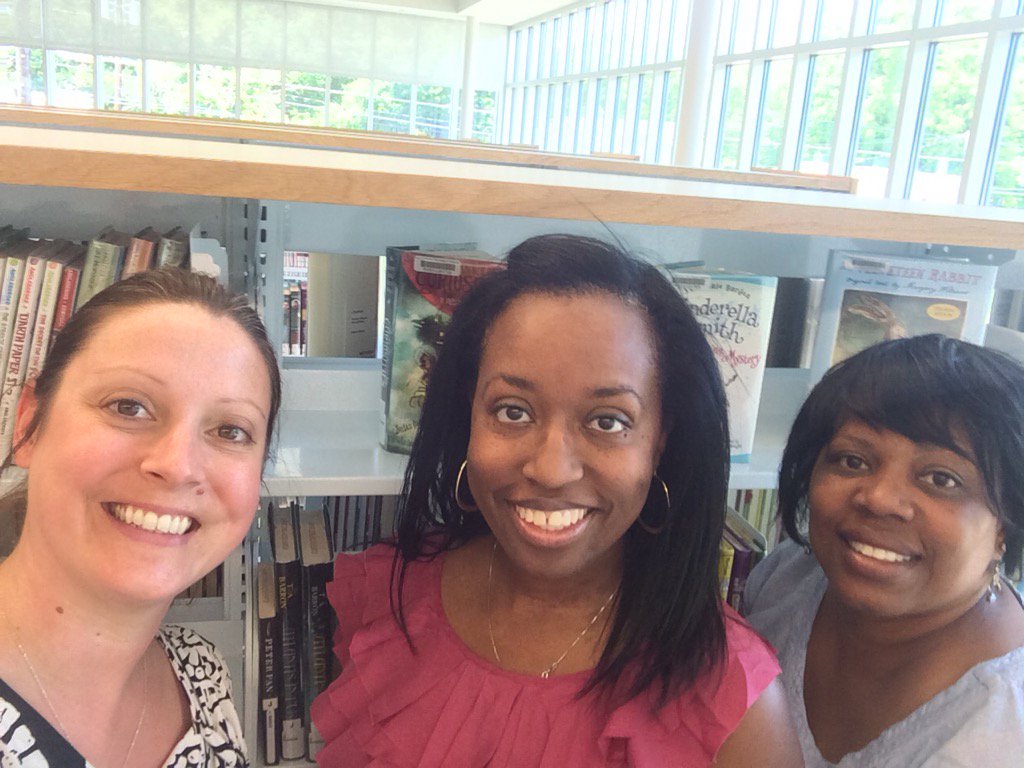 plairdwalker's tweet photo. Working w/ @afpls to prevent summer slide. Scan and read kids! @ApsitRosalyn @ahrosser #summerreading #APSeReads https://t.co/BPXCwVPG7l