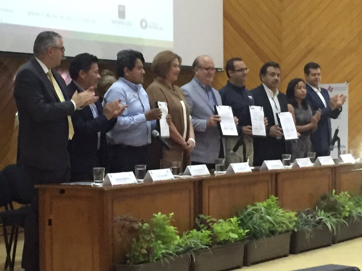 ACMor_Morelos's tweet photo. Se concreta convenio con @CIDE_MX y @coneval para evaluación programas sociales en #MorelosTransparente https://t.co/GMjzkiHldn