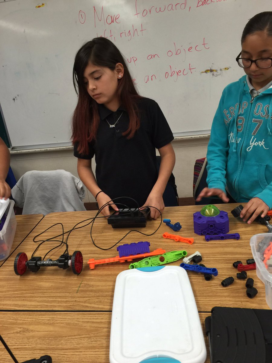 RodriguesK3ELA's tweet image. Conference call with Museum of Flight #STEM #buildingrobots #theyloveit #awesometechcoach @LJCteach