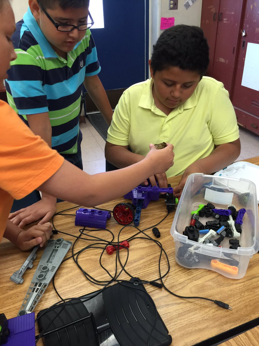 RodriguesK3ELA's tweet image. Conference call with Museum of Flight #STEM #buildingrobots #theyloveit #awesometechcoach @LJCteach