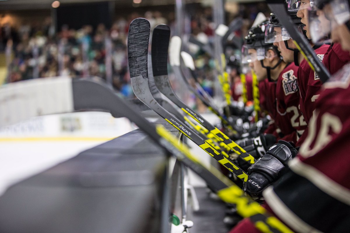 CCMHockey's tweet image. #UltraTacks for days on the @Rebelshockey bench at the #MCMemorialCup! #LockedOnTarget