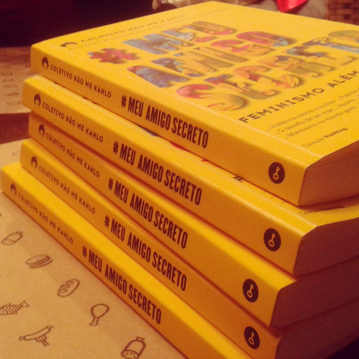 NAOKAHLO's tweet photo. Lançamento do livro #MeuAmigoSecreto: feminismo além das redes! Amanhã, 19hrs, na Fnac da Paulista, em São Paulo. https://t.co/aljn21bbD2