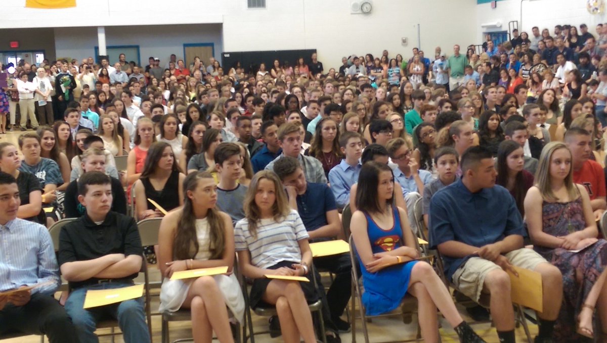 PrincipalLCHS's tweet photo. Eisenhower 8th Graders participate in their HS advancement ceremony! Congratulations! #LCHSBears #EHSEagles https://t.co/boc3abTRl4
