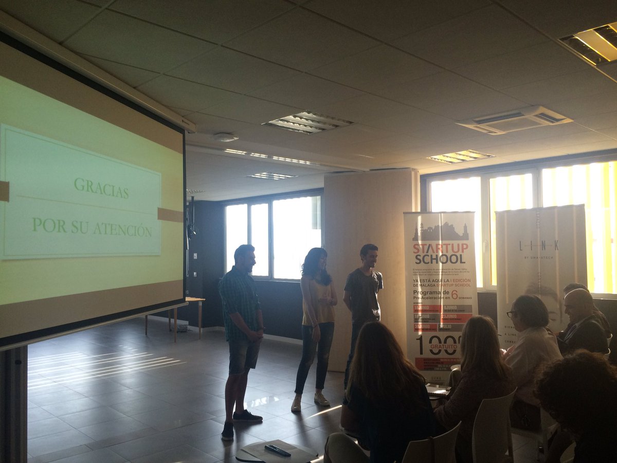 linkbyuma's tweet photo. Con @nonotore y el jurado valorando los proyectos de Comercio Electrónico, a por los #Spinoff 2016!🚀💪🏻@FCGUMA https://t.co/gfMtW6HhAn