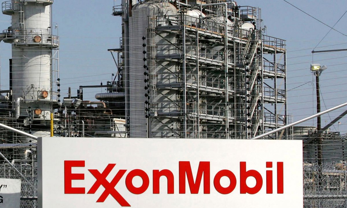 350's tweet image. #ExxonKnew, and they had technology to cut carbon pollution 50 years ago. They did nothing. theguardian.com/business/2016/…