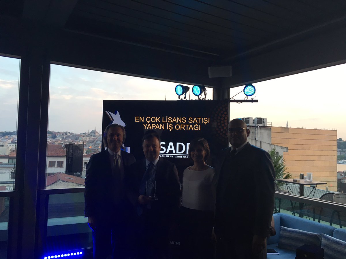 NBArcan's tweet photo. @SASTurkey Yilin en çok lisans satisi yapan is ortagi ödülü @sadeyazilim @denizcelik_sade . #SASPartnerDay https://t.co/YMAQXOKlwD