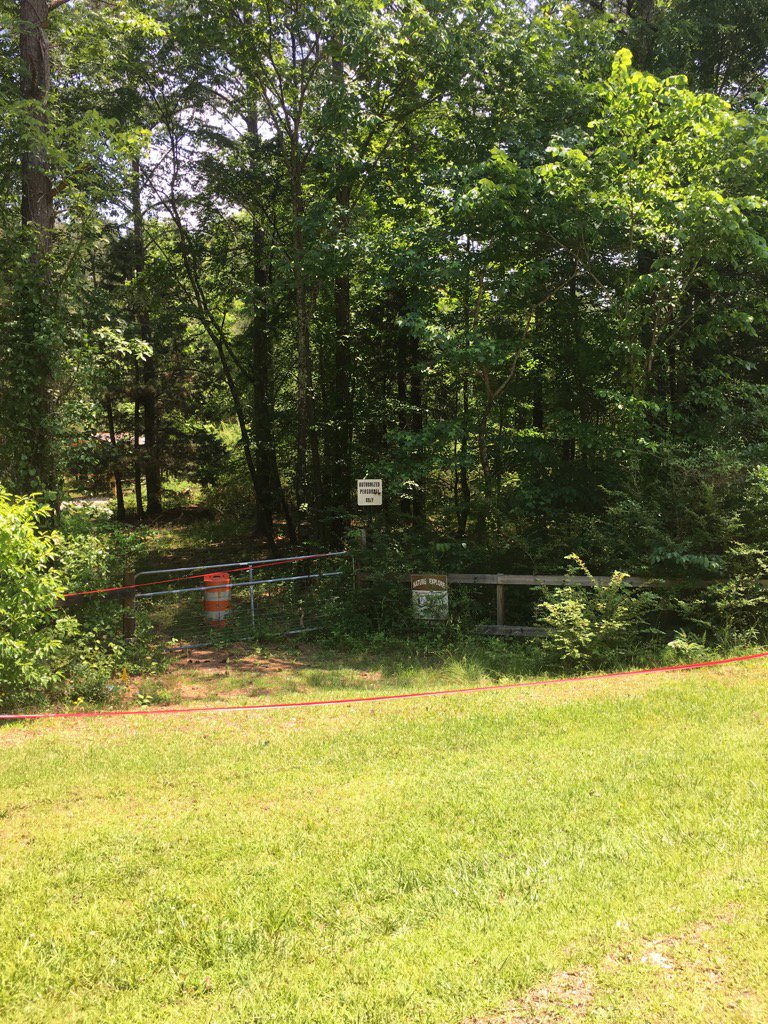 ohatchee8's tweet photo. Scene of course has been taped of... Waiting on EOD unit https://t.co/9yTHxRrvak