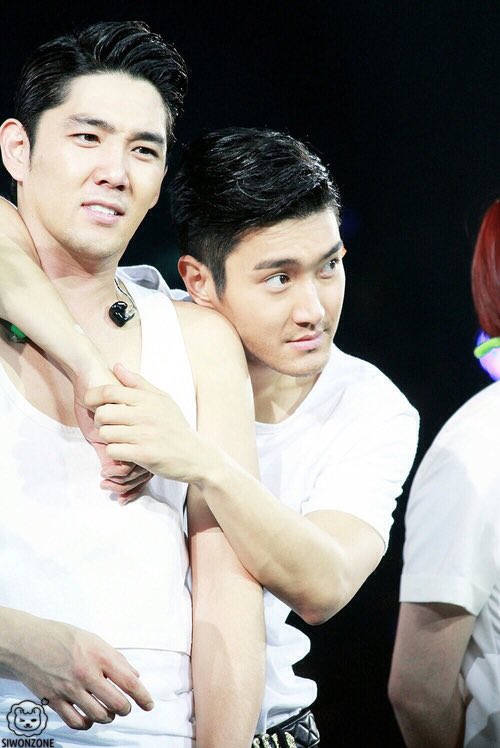 fywonsi's tweet photo. whatever they say about you hyung. I always beside you.no wait.........

not just me you have elf and SJ https://t.co/LO1Vvz8ELg