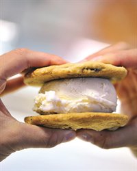 Combat the humidity by eating ice cream! Let us bring your office Izzy's! 763-512-1212 meetingmeals.com/izzys-ice-crea…