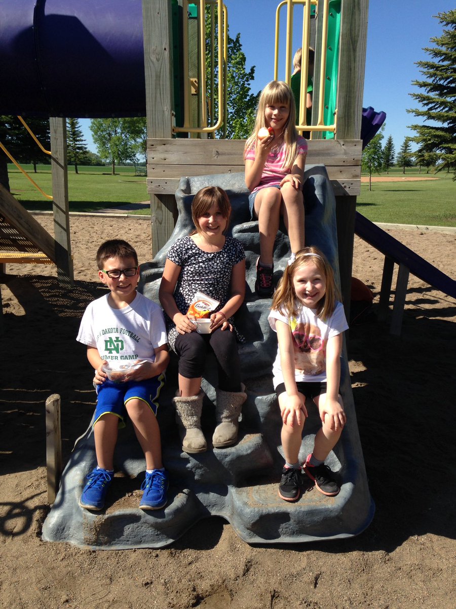 Bernier2ndGrade's tweet photo. Southbrook fun! #TES https://t.co/SmXReHbuMN