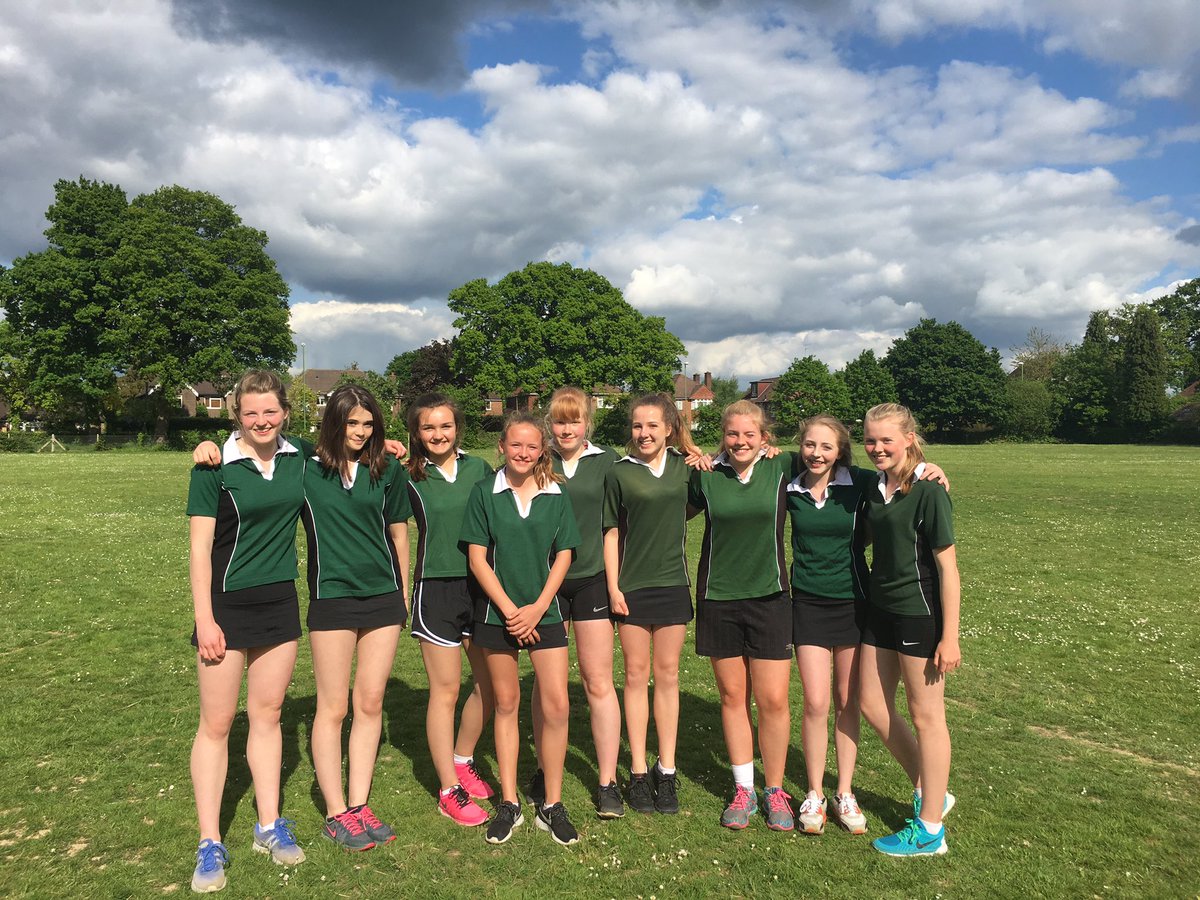 MissWort_PE's tweet photo. Welldone to the U14 rounders team beating st.pauls tonight! Hitting balls all over the shop 💪🏽 @Millais_PE https://t.co/MUi0N8ucyW