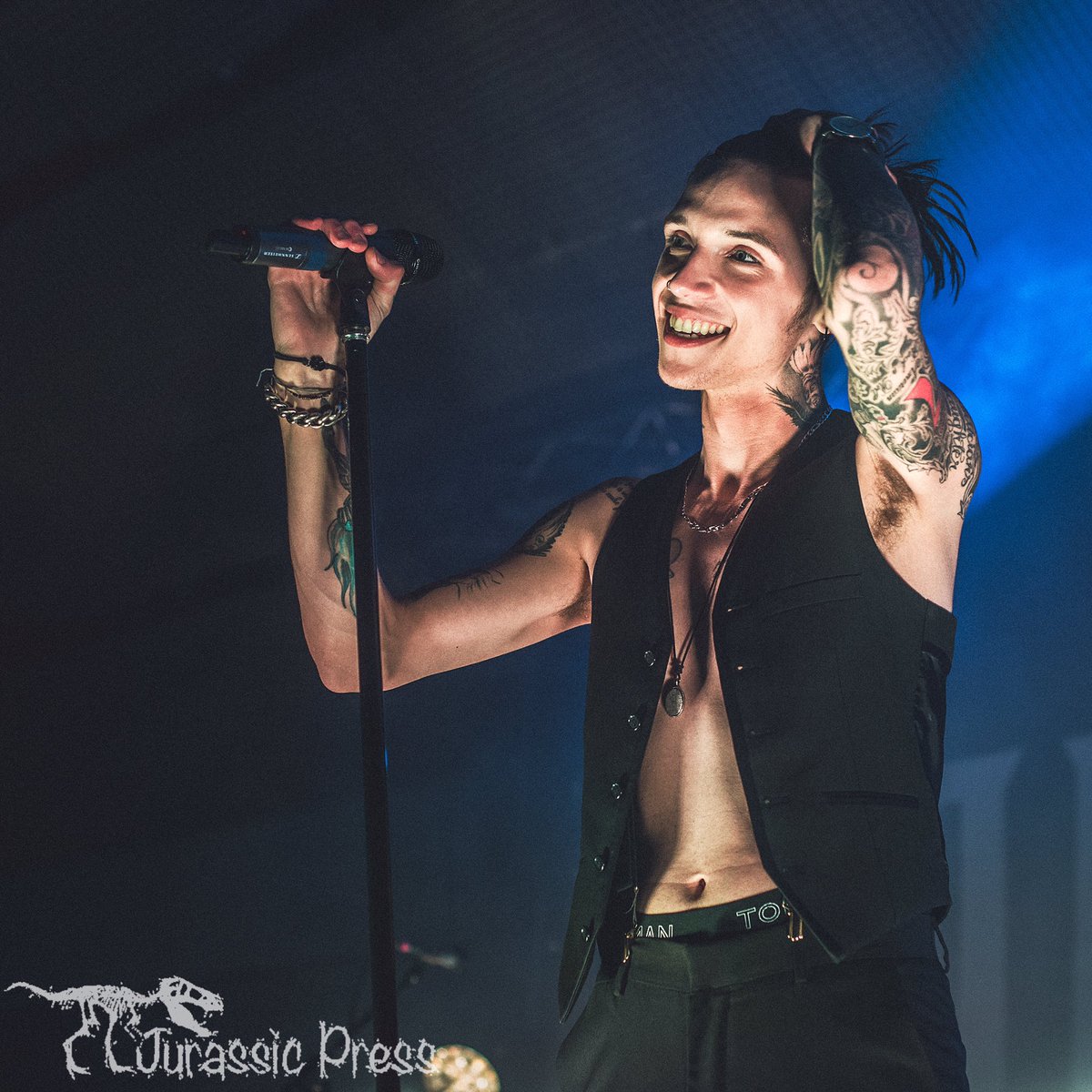 Jurassic_Press's tweet photo. @andyblack| Portsmouth | Photo credit: @langfordphoto

More at: https://t.co/1lBYZPhWHS. #AndyBlack #andybiersack https://t.co/mPfssnbKCR