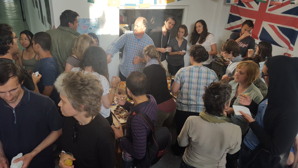 Cafe_Langues's tweet photo. Apéro de fin d'année ! Merci @grandluminy  !!! https://t.co/5dmmsp26yE