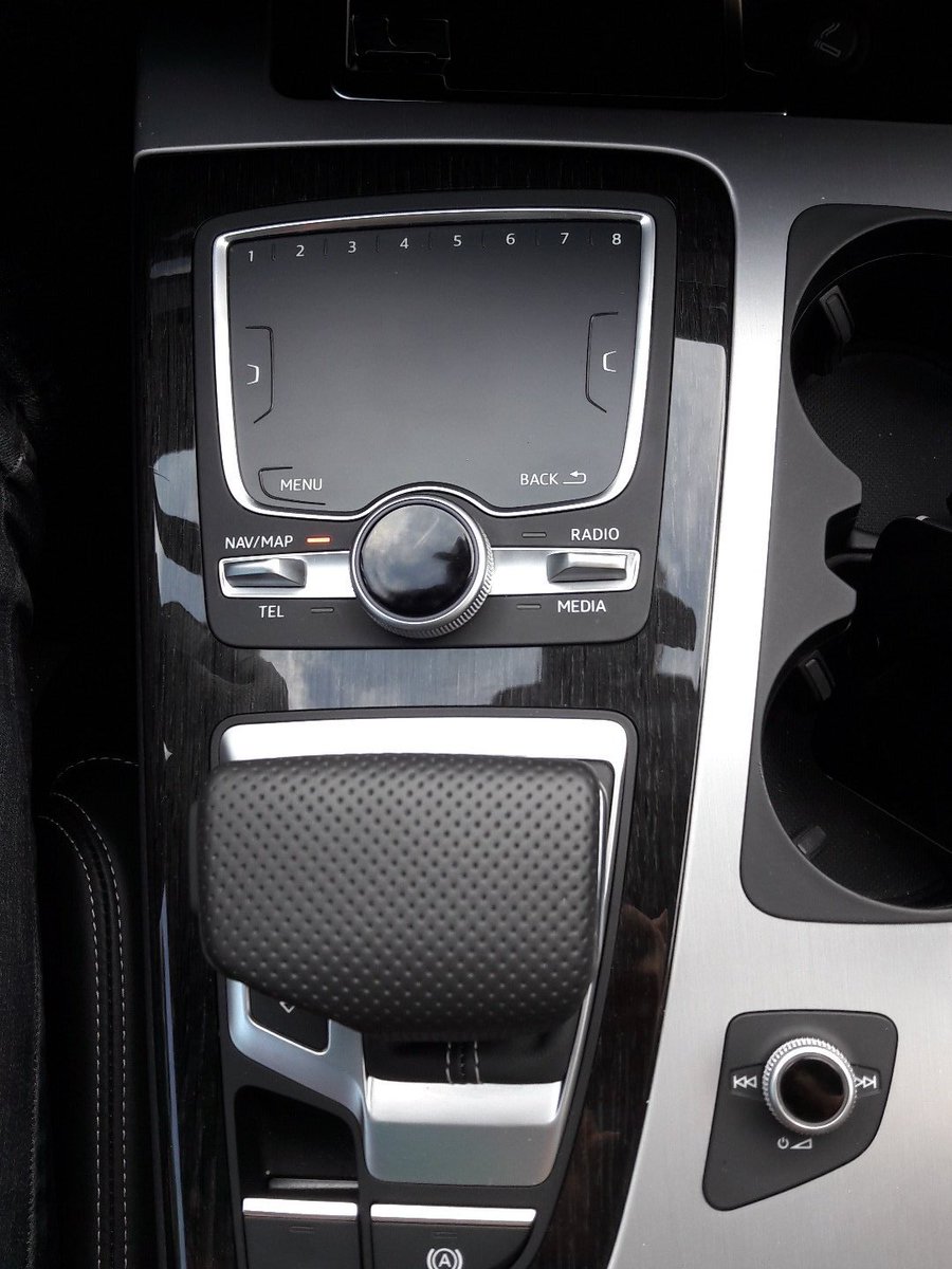 AudiIT's tweet photo. Verso Monaco per scoprire #newAudiA3: Brennero, ci siamo, con #AudiQ7 e #MMItouch https://t.co/9Fp32ajpY0