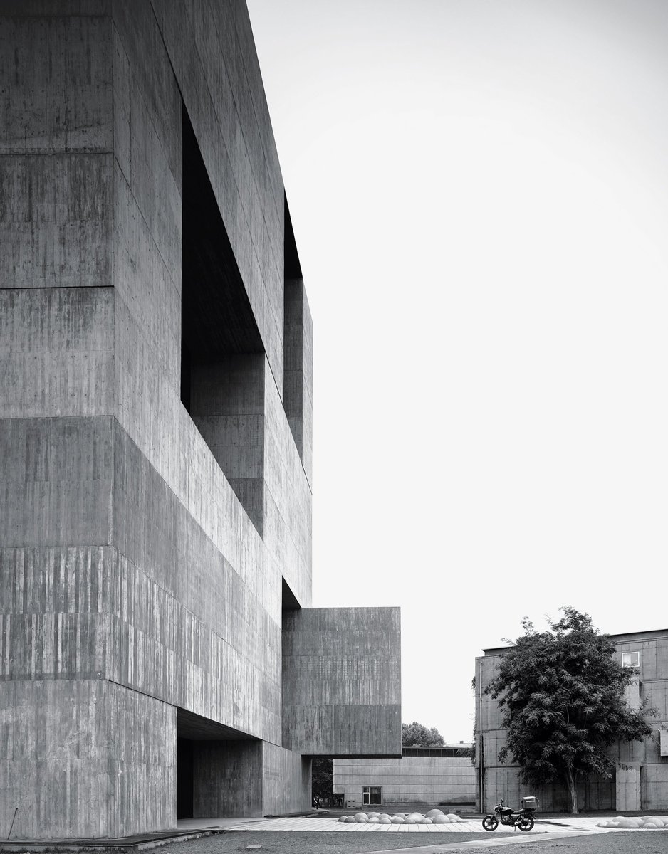 arquitect_viva's tweet image. Alejandro Aravena, the Architect Rebuilding a Country 
nytimes.com/2016/05/23/t-m…