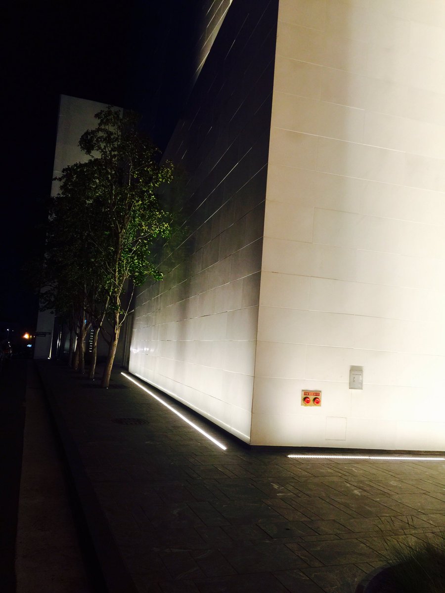 MeghMistry's tweet photo. Lighters Up #afterdinnerstroll #seoulstreet #lighttheway #60gil https://t.co/ecSv3UFl2a