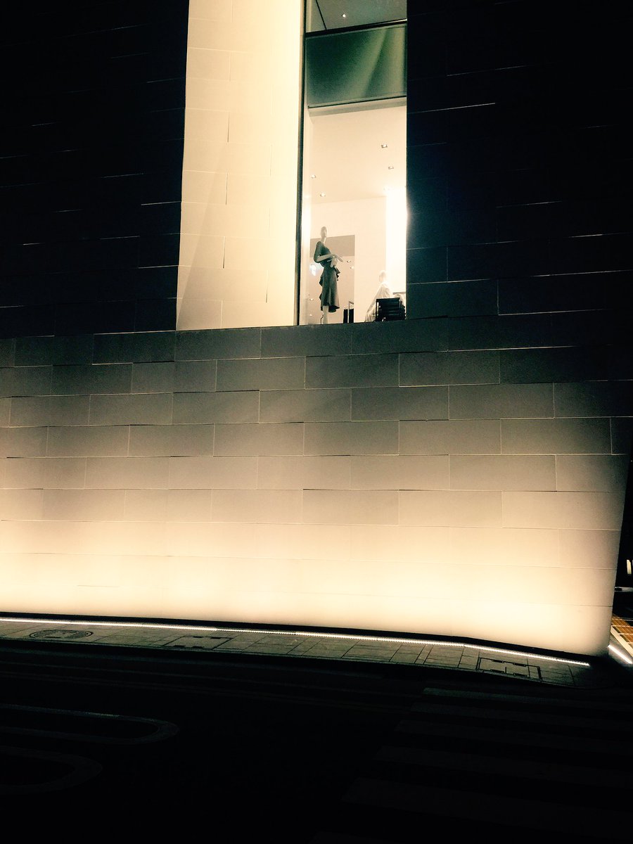 MeghMistry's tweet photo. Lighters Up #afterdinnerstroll #seoulstreet #lighttheway #60gil https://t.co/ecSv3UFl2a