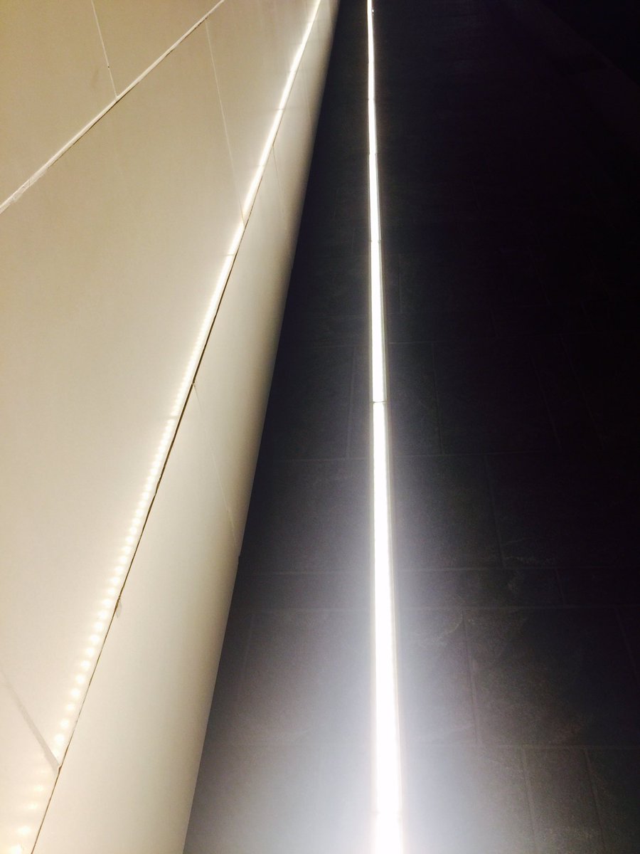 MeghMistry's tweet photo. Lighters Up #afterdinnerstroll #seoulstreet #lighttheway #60gil https://t.co/ecSv3UFl2a
