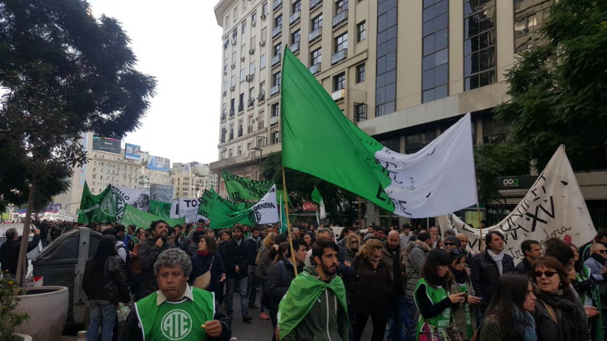 ATECapitalOk's tweet photo. [AHORA] Estamos en la puerta del Ministerio de Hacienda defendiendo el Estado Argentino y sus trabajadores/as. https://t.co/p04Est4OGQ