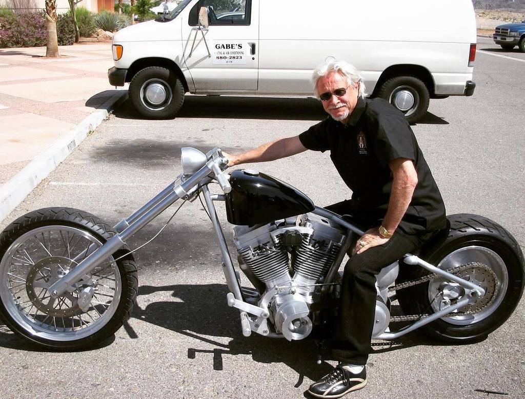 exilecycles's tweet photo. This guy knows a cool bike when he sees one! @arlennessmotorcycles #exilecycles #puresexdragster #choppers #customb… https://t.co/dlvQL4DIjk